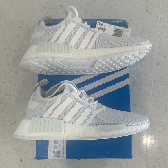 Adidas NMD R1 Primeblue Women’s Size 6 White NEW WITH BOX AND TAG - Picture 3 of 11